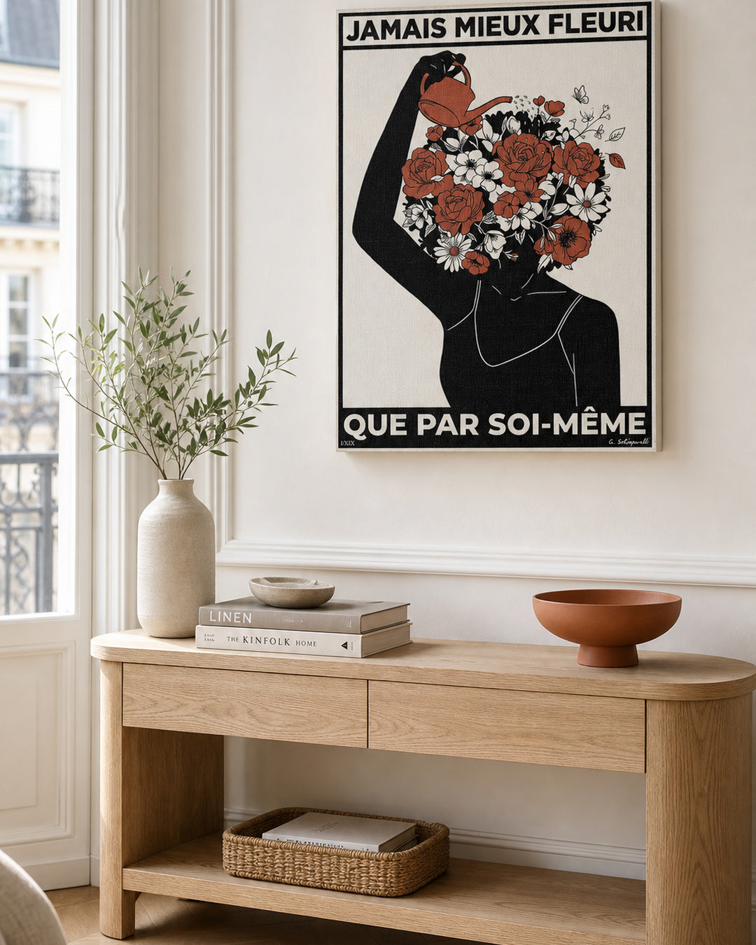 Toile « Jamais mieux fleuri que par soi-même » dans un intérieur lumineux