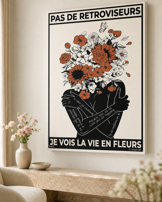Toile « Pas de rétroviseurs, je vois la vie en fleurs » dans un intérieur lumineux