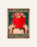 Un libro es una flor que florece de las mentes de aquel que lo cultiva 