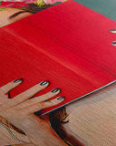 Ein Buch ist eine Blume, die aus den Gedanken dessen blüht, der es pflegt. 