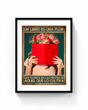Un libro es una flor que florece de las mentes de aquel que lo cultiva 