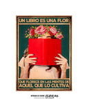 Un libro es una flor que florece de las mentes de aquel que lo cultiva 