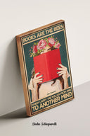 Los libros son las abejas que llevan el polen de una mente a otra 