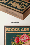 Los libros son las abejas que llevan el polen de una mente a otra 