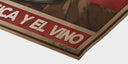 Fácilmente distraído por la música y el vino 
