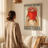 « Un livre est une fleur qui s'épanouit dans l'esprit de celui qui la cultive — Crème & Sable » — échelle de l’œuvre dans un intérieur / artwork scale in a home