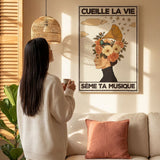 « Cueille la vie, sème ta musique — Crème & Sable » — échelle de l’œuvre dans un intérieur / artwork scale in a home