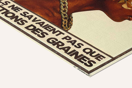 « Ils ont tenté de nous enterrer, mais ils ne savaient pas que nous étions des graines — Crème & Sable » — toile texturée, détail du coin inférieur droit