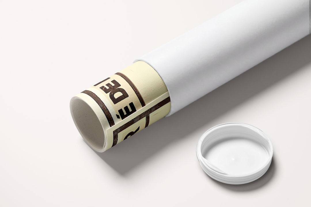 « Ils ont tenté de nous enterrer, mais ils ne savaient pas que nous étions des graines — Crème & Sable » — toile enroulée dans son tube de protection