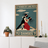 « Le monde est une piste, tu danses? » — Art Print encadré, mise en situation 1