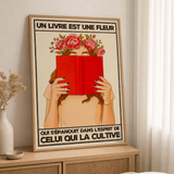 « Un livre est une fleur qui s'épanouit dans l'esprit de celui qui la cultive — Crème & Sable » — Art Print encadré, mise en situation 1