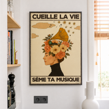 « Cueille la vie, sème ta musique — Crème & Sable » — Art Print encadré, mise en situation 1