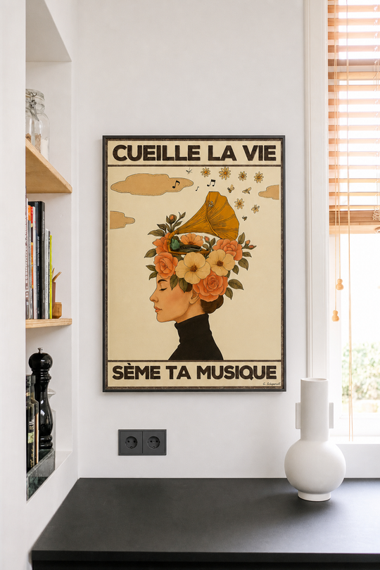 « Cueille la vie, sème ta musique — Crème & Sable » — Art Print encadré, mise en situation 1