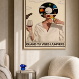 « Le monde est facile quand tu vises l'Univers — Crème & Sable » — Art Print encadré, mise en situation 1
