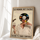« Le monde est facile quand tu vises l'Univers — Crème & Sable » — Art Print encadré, mise en situation 2