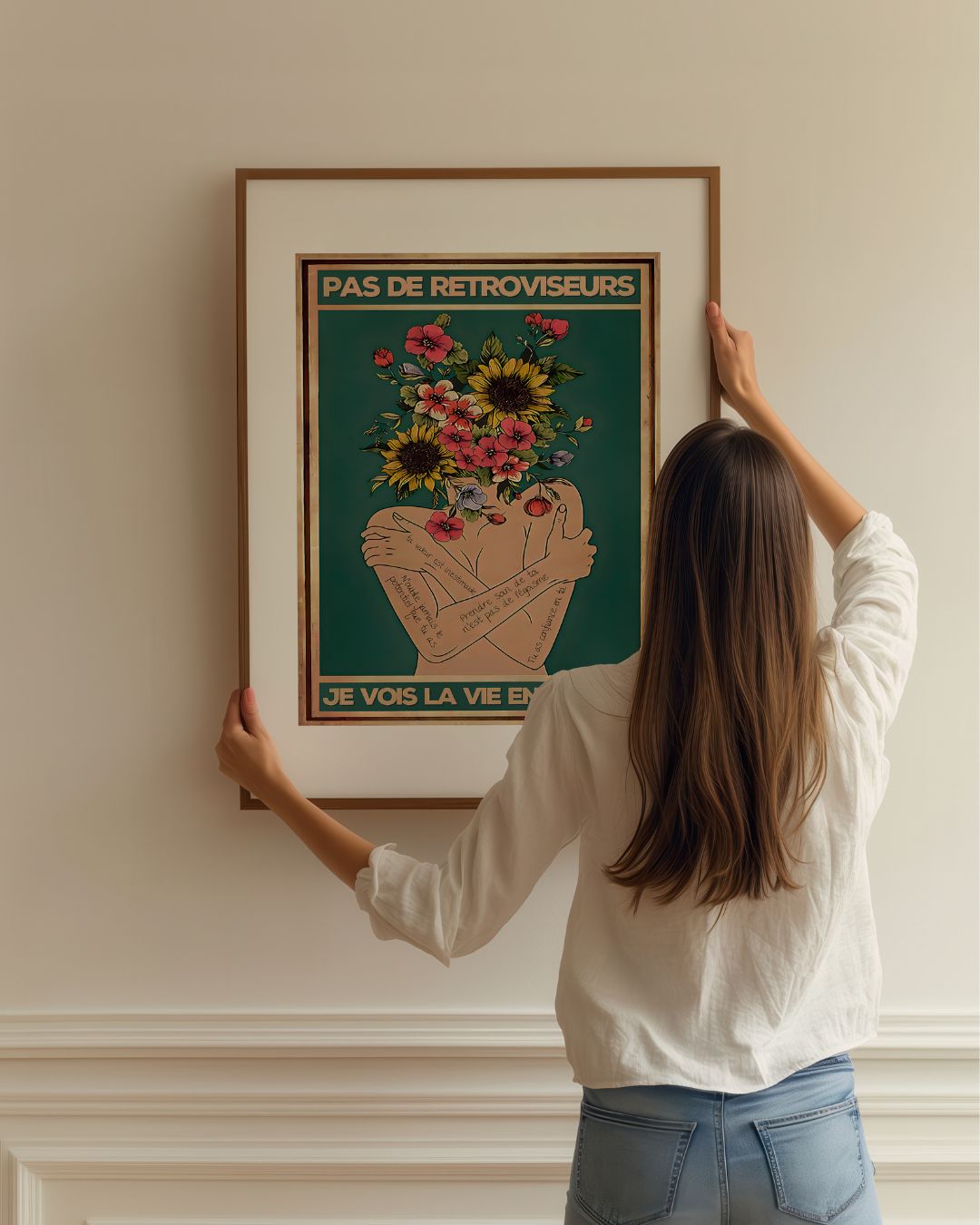 « Pas de rétroviseurs, je vois la vie en fleurs » — installation de l’œuvre dans un intérieur / artwork installation in a home