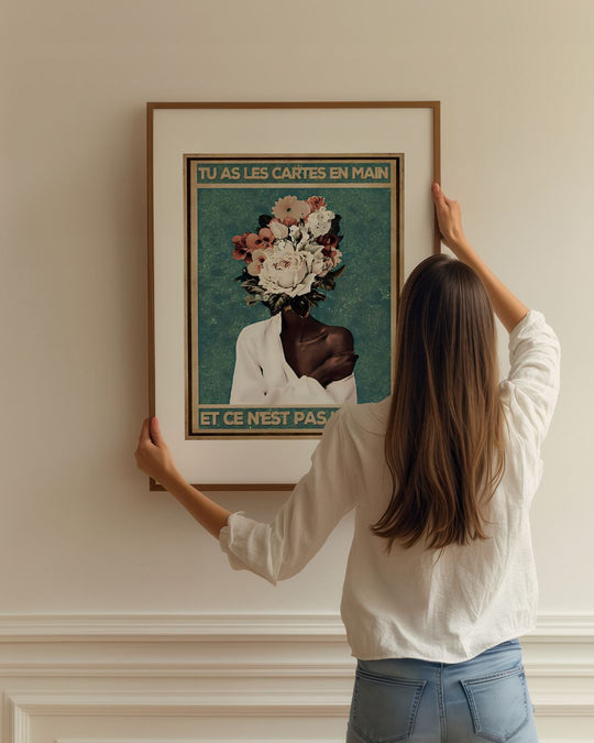« Tu as les cartes en main et ce n'est pas un jeu » — installation de l’œuvre dans un intérieur / artwork installation in a home