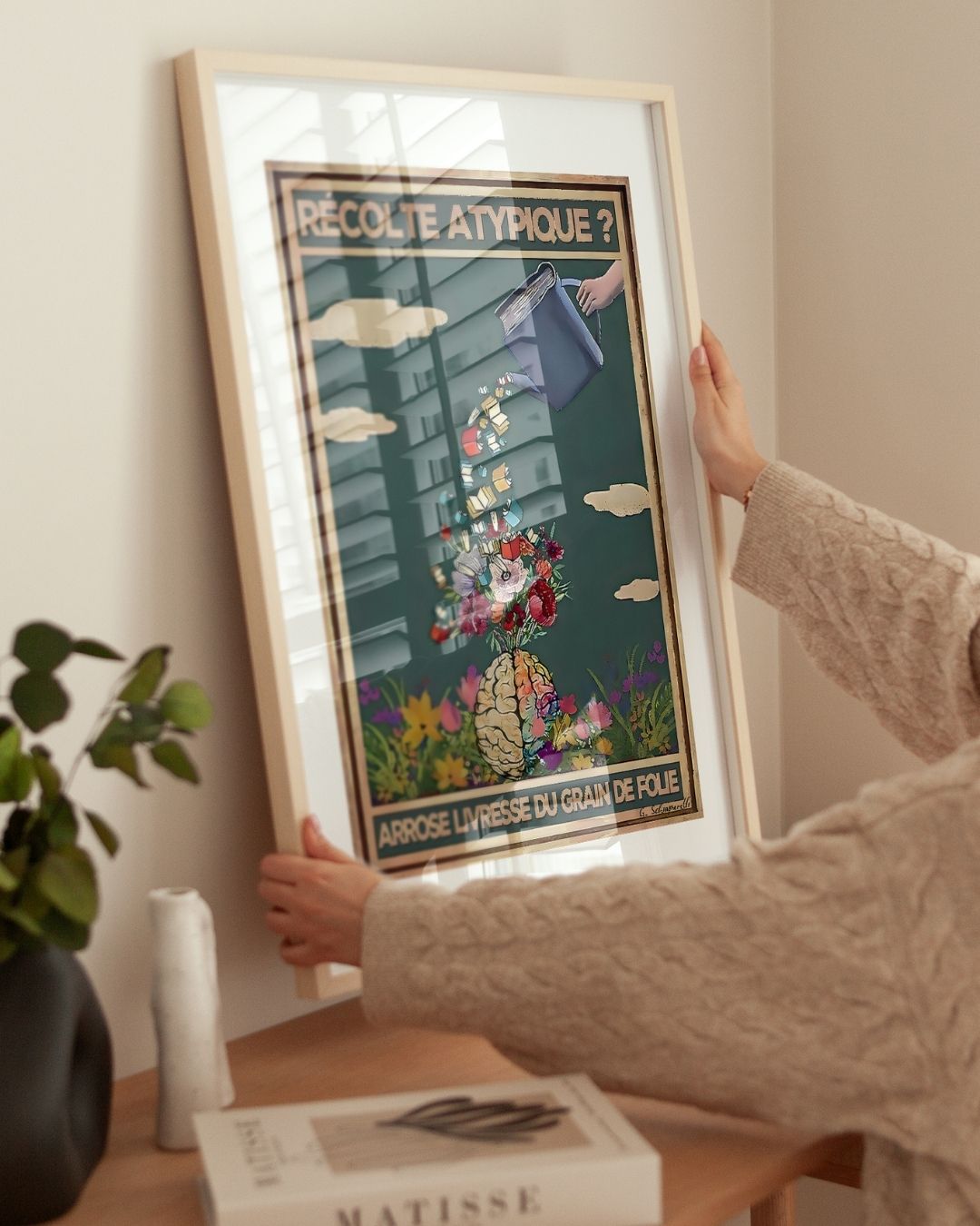 « Recolte atypique? Arrose livresse du grain de folie  » — installation de l’œuvre dans un intérieur / artwork installation in a home
