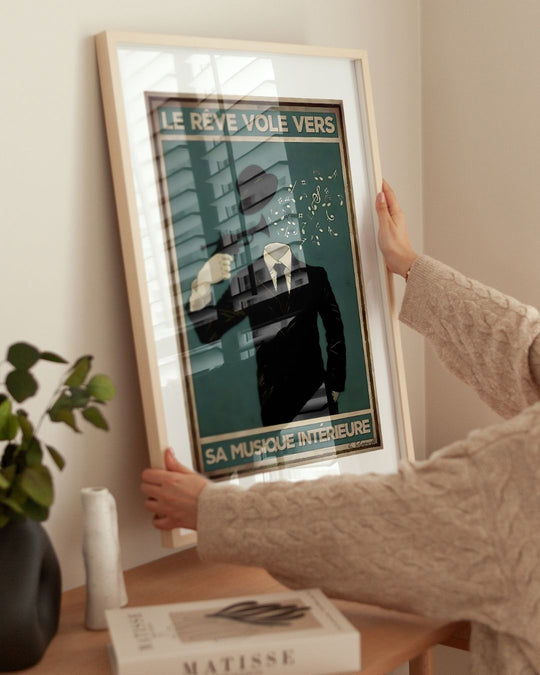« Le rêve vole vers sa musique intérieure » — installation de l’œuvre dans un intérieur / artwork installation in a home
