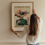 « Le monde est facile quand tu vises l'Univers » — installation de l’œuvre dans un intérieur / artwork installation in a home