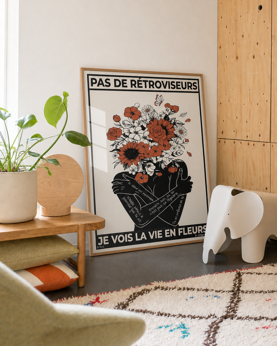 « Pas de rétroviseurs, je vois la vie en fleurs — Atelier » — Art print encadré sous verre, mise en situation 1