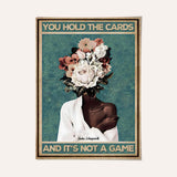 Tú sostienes las cartas y no es un juego 