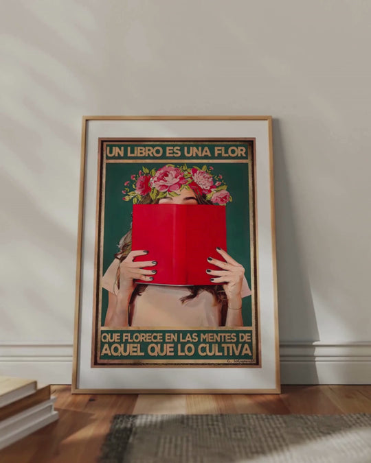 Ein Buch ist eine Blume, die aus den Gedanken dessen blüht, der es pflegt. 