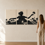 Échelle du Triptyque Fleuri dans un intérieur avec les trois panneaux de 50 × 70 cm