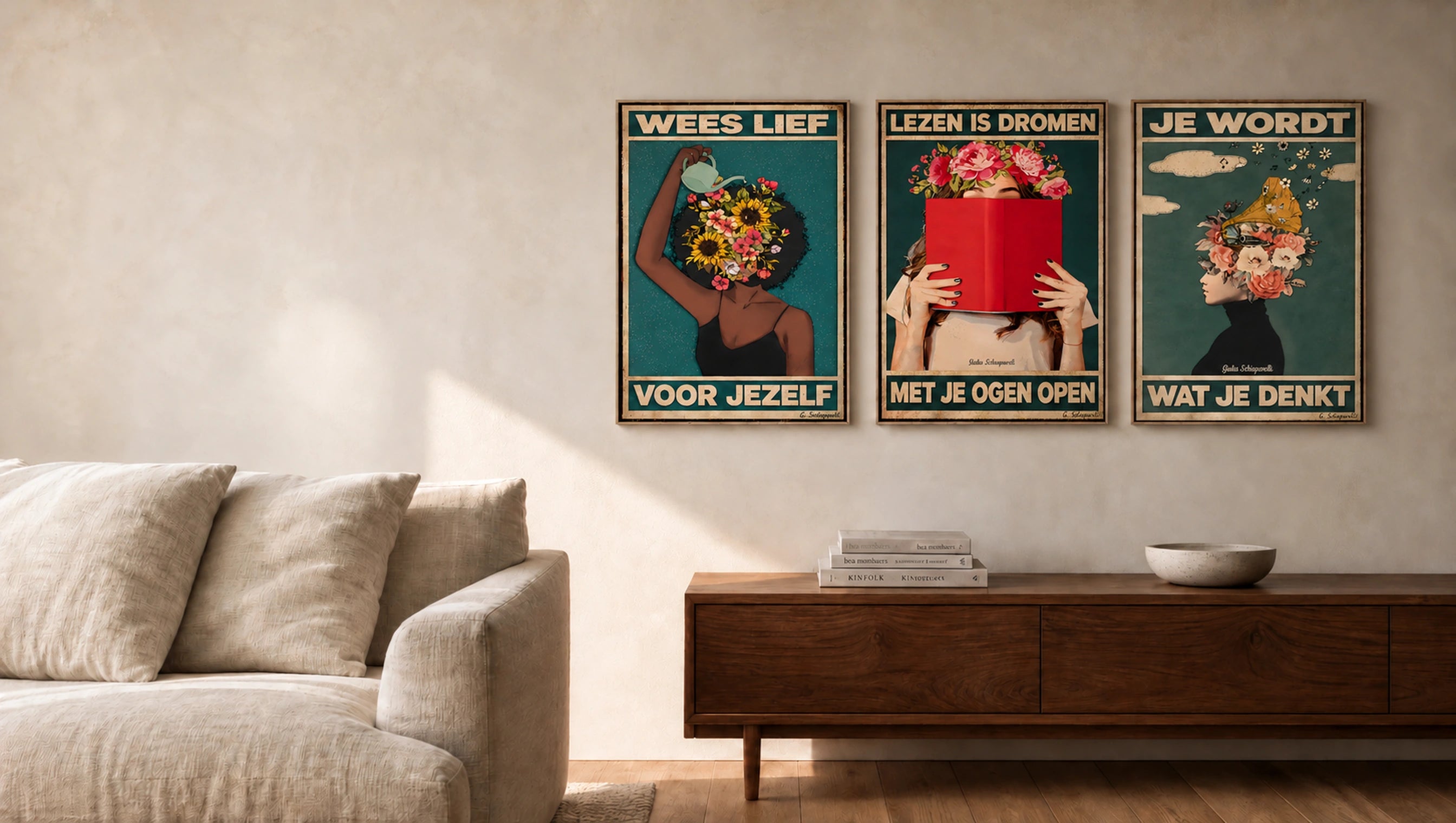 Drie Giulia-canvassen — Wees lief voor jezelf, Lezen is dromen en Je wordt wat je denkt — samen in een lichte woonkamer.